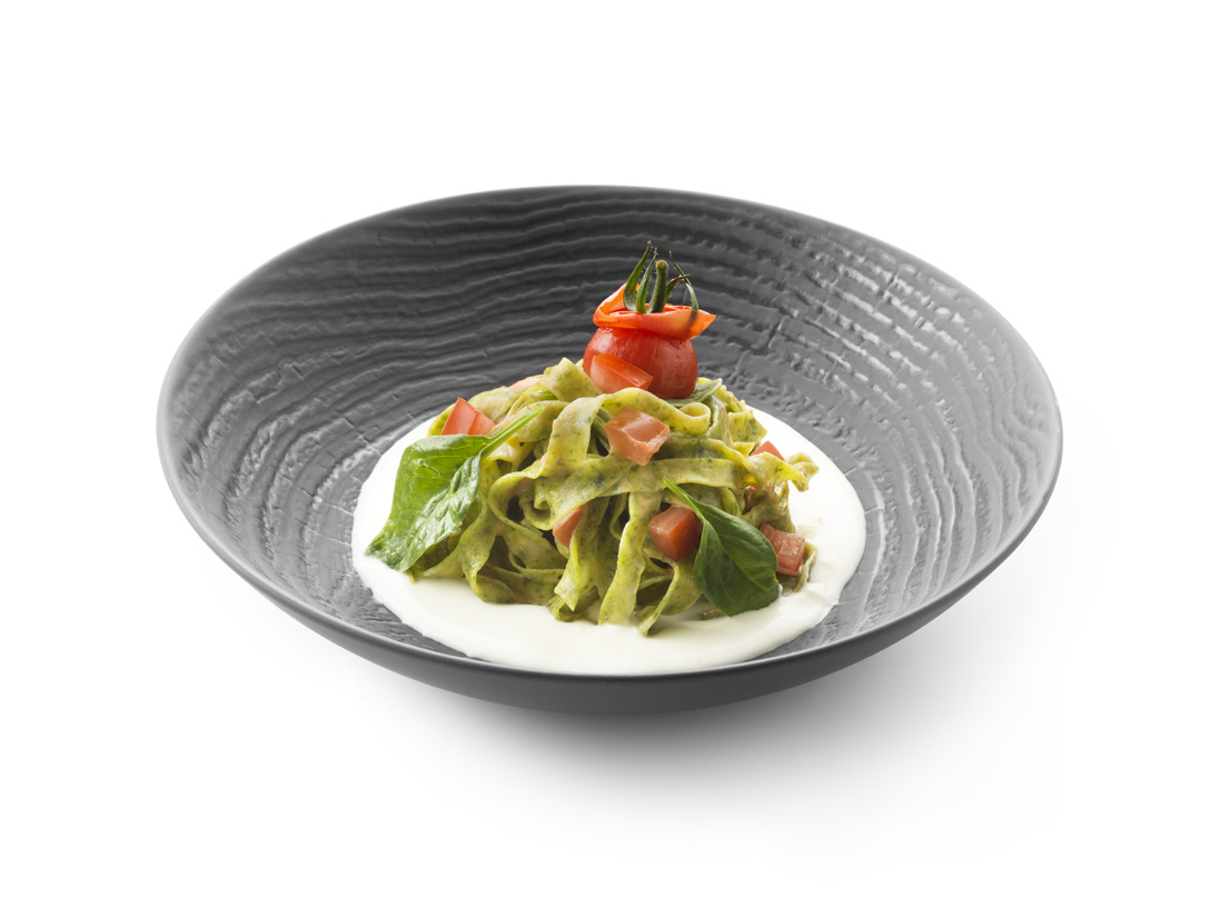 Grüne Tagliatelle mit Tomaten