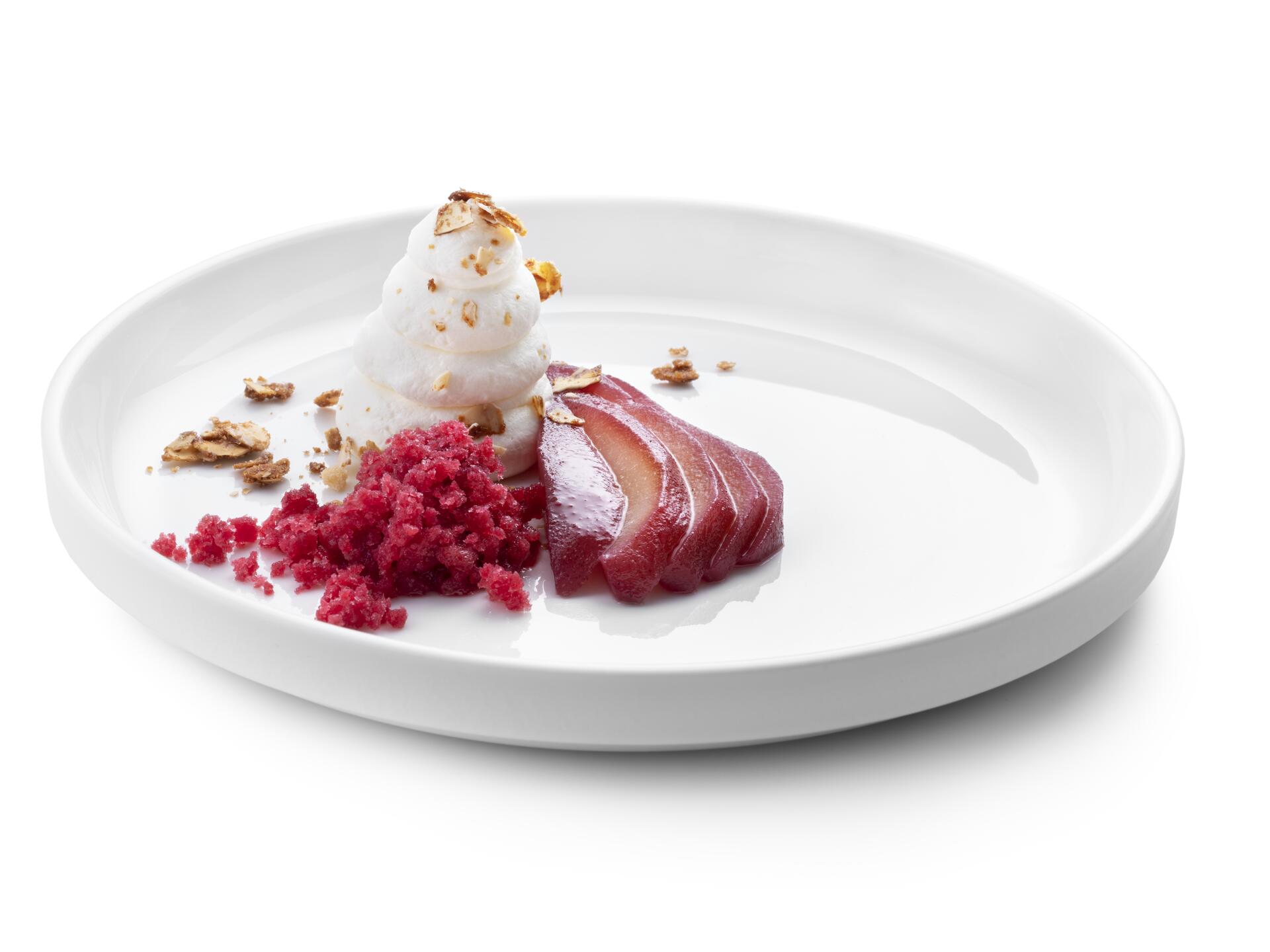 PEER gepocheerd in gluhwein met kriekengranite, gesuikerde room en gekaramelliseerde amandel