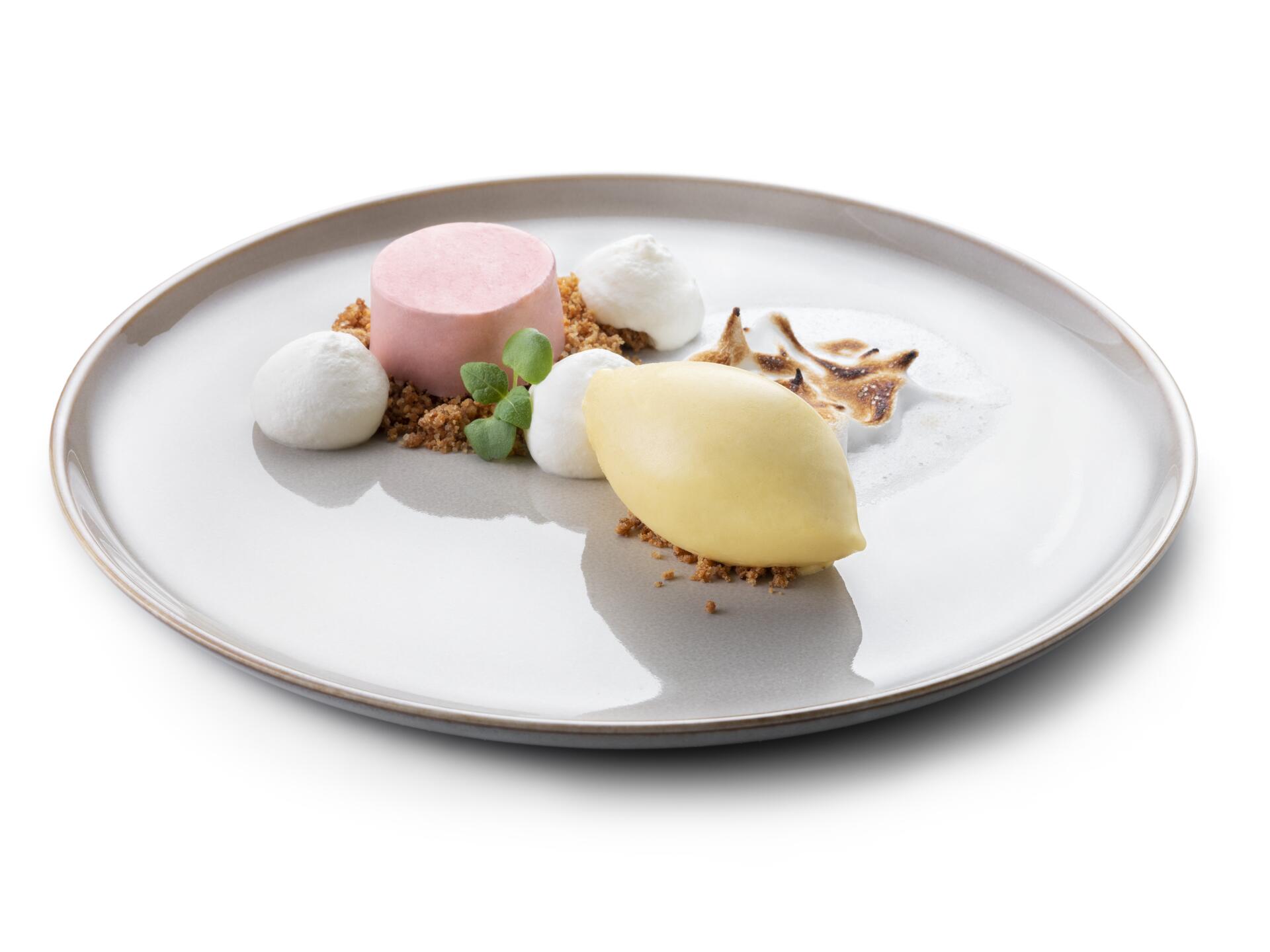 FRAMBOZENCRÉMEUX met amandelroom, notencrumble, mangosorbet en gebrande meringue