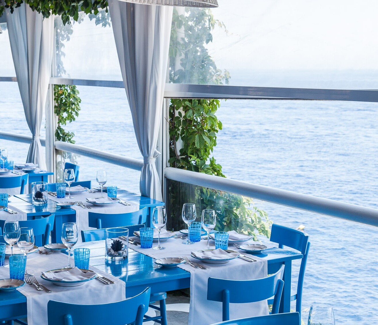 Blue-white: Mediterranean athmosphere