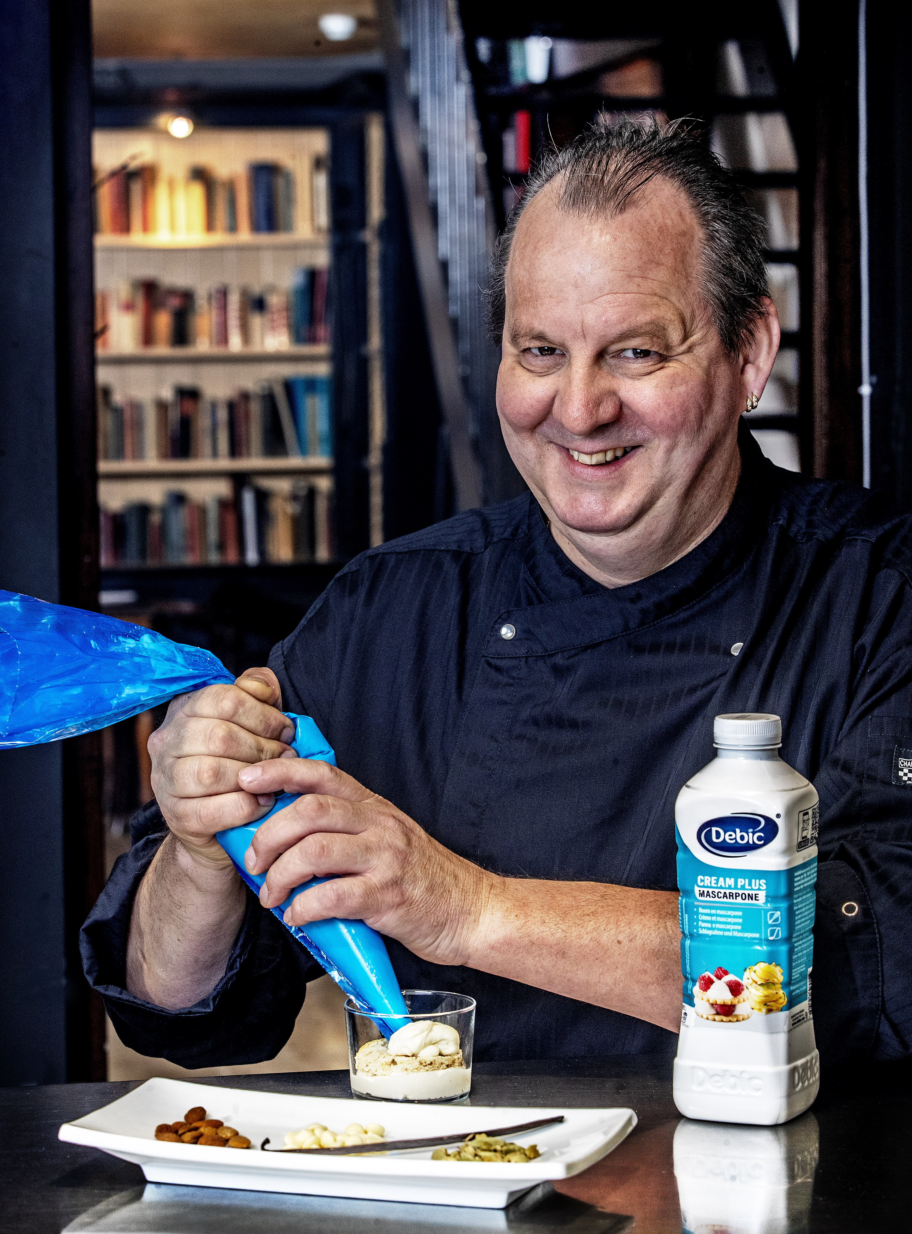 Chef-kok Jan van der Kooi (links) Cream Plus Mascarpone van Debic (rechts)