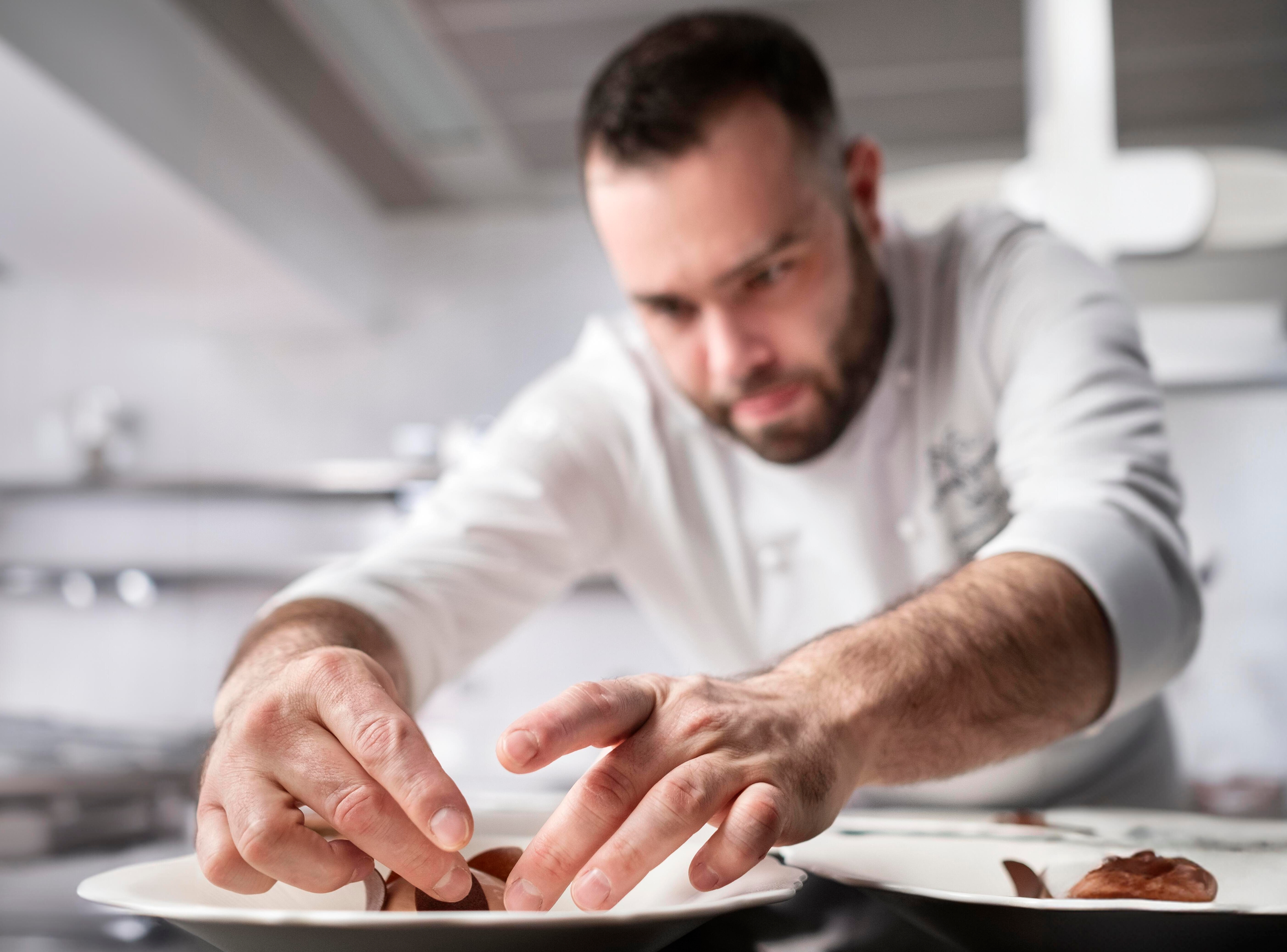 ‘Mes mains sont mes outils ; elles traduisent mes idées intérieures.’