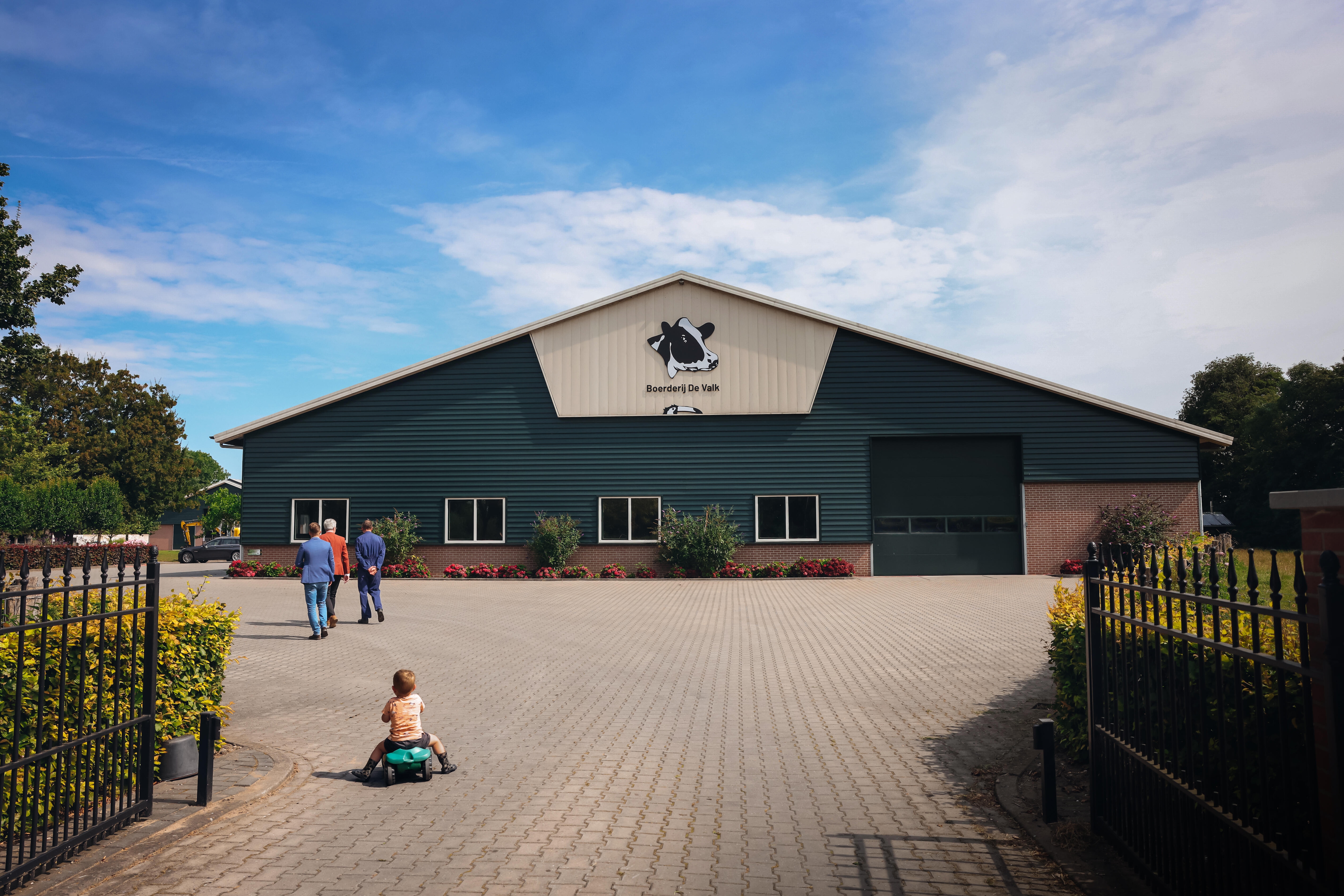 Cooperation in the Field: From Valk Exclusief's Sustainable Farm to the Greenest Building, ensuring quality Dairy with FrieslandCampina