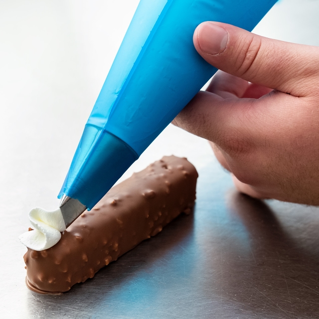 Spuit golven in een vloeiende beweging.