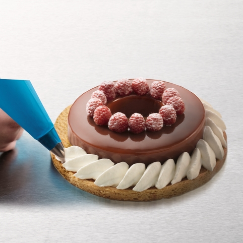 Spuit diagonaal schelpen langs de rand.