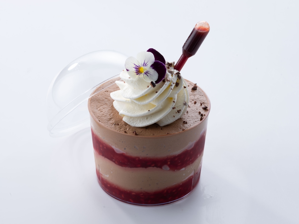 Chocolademousse met zwarte knoflook & frambozen