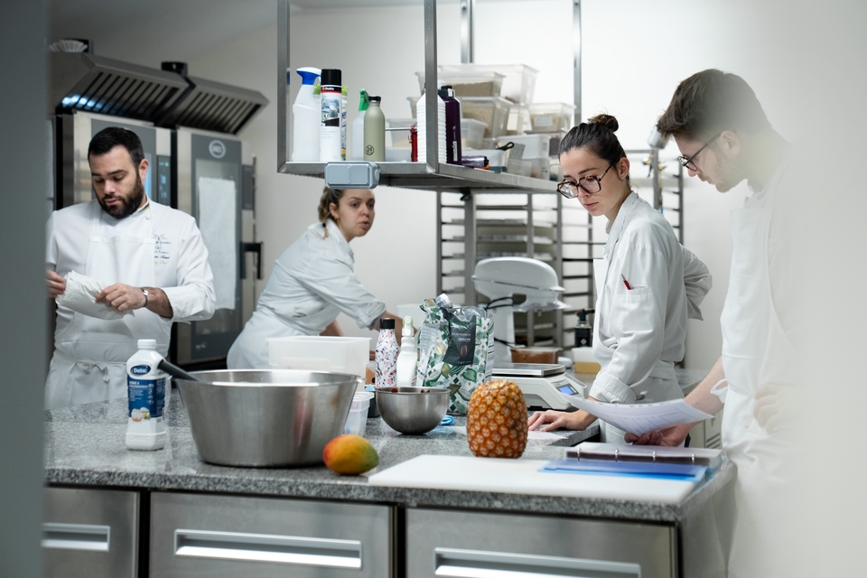 Gaëtan Fiard with his team in kitchen