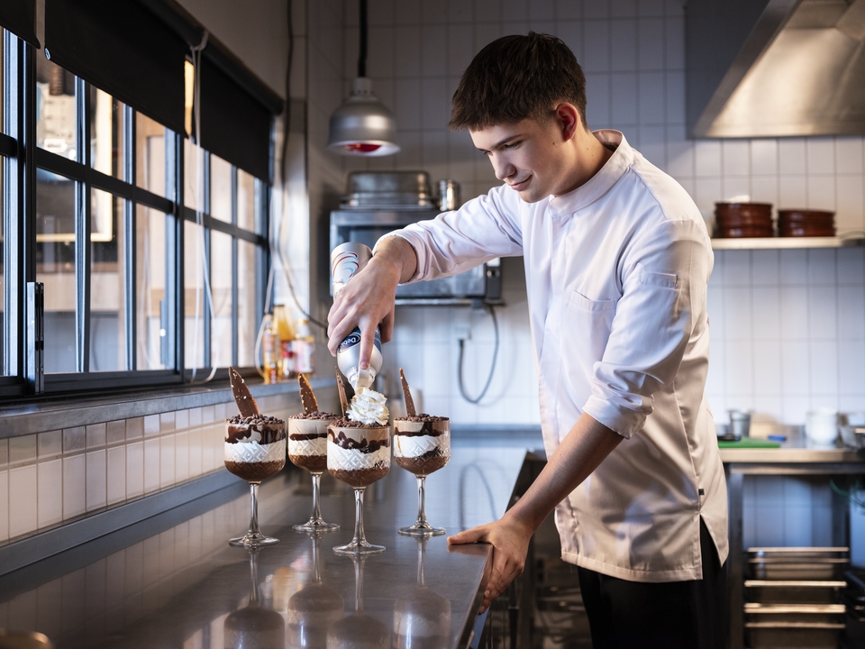 Debic spraycan used on restaurant desserts in glasses