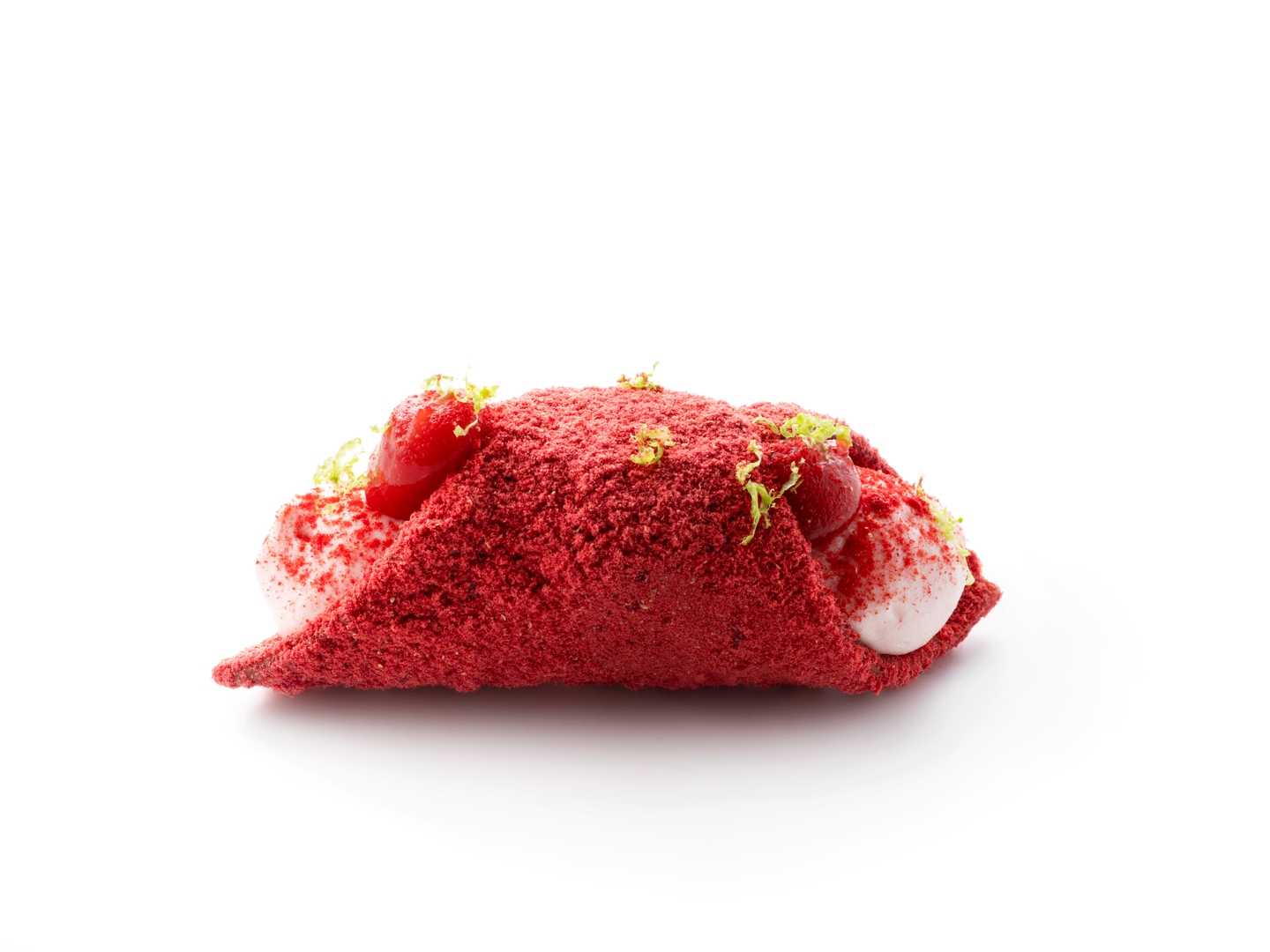 Cannoli with yoghurt cheesecake, raspberry and lime | Debic