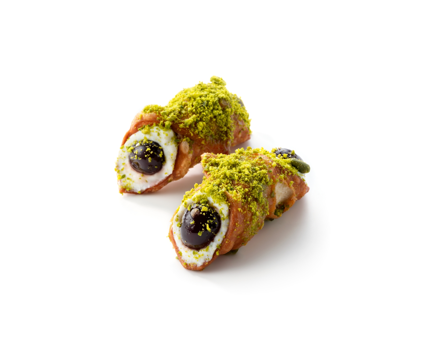 Cannoli with pistachio and cherry | Debic