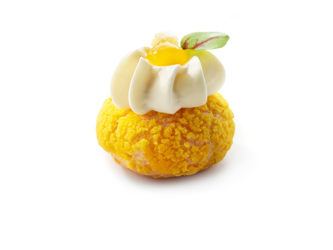 Choux with coconut tiramisu, pineapple and lime | Debic