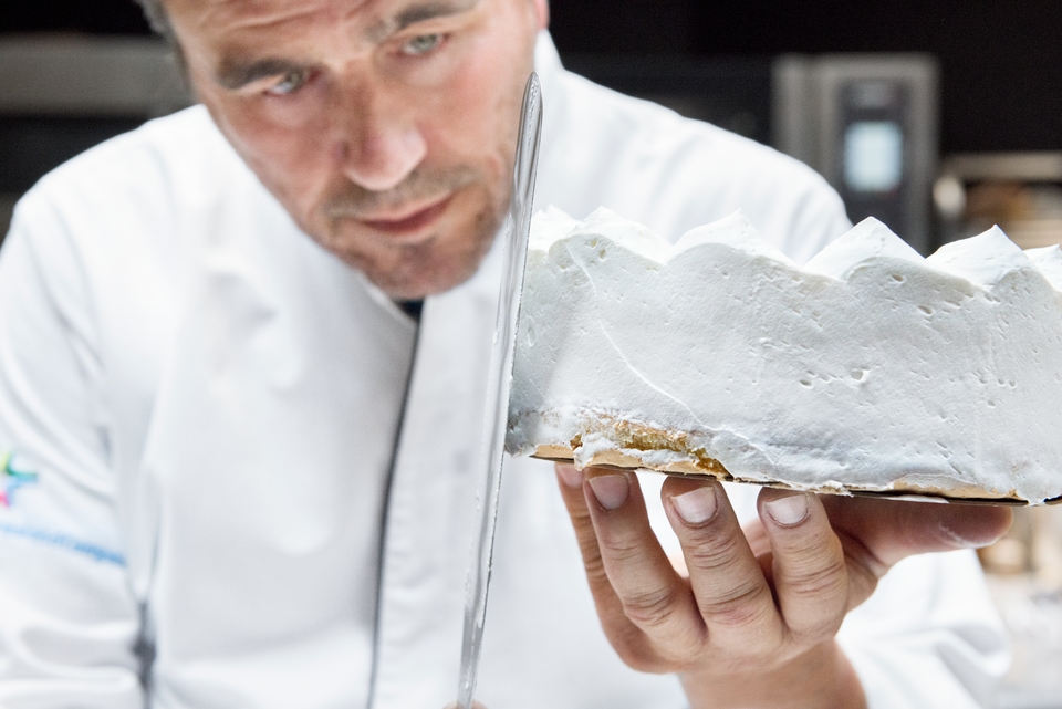 Chef smoothing cream layer