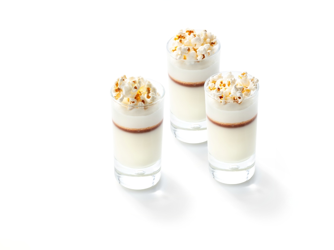 Verrine popcorn infused panna cotta with cinnamon caramel and coffee cream | Debic