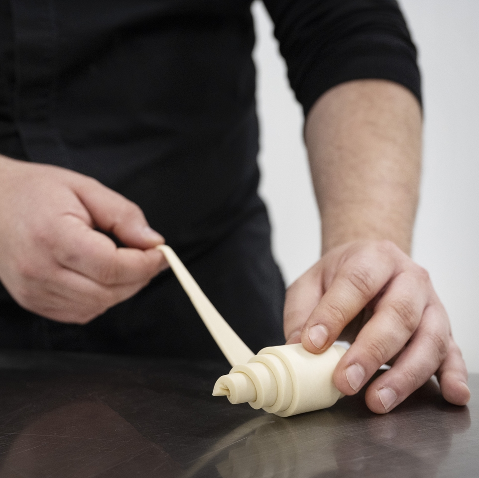 Pasticcere con croissant