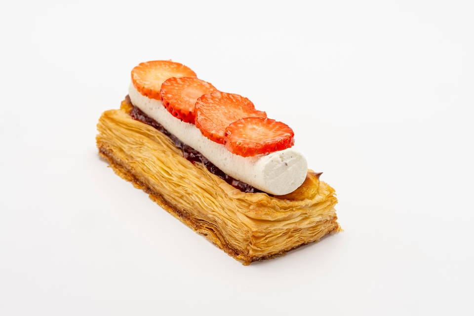 Strawberry and cream puff pastry