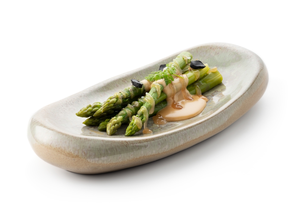 Green asparagus with gari gari sauce