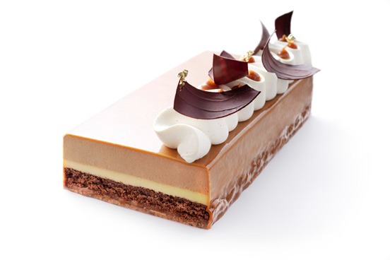 Caramel passion fruit chocolate cake - photo1 | Debic