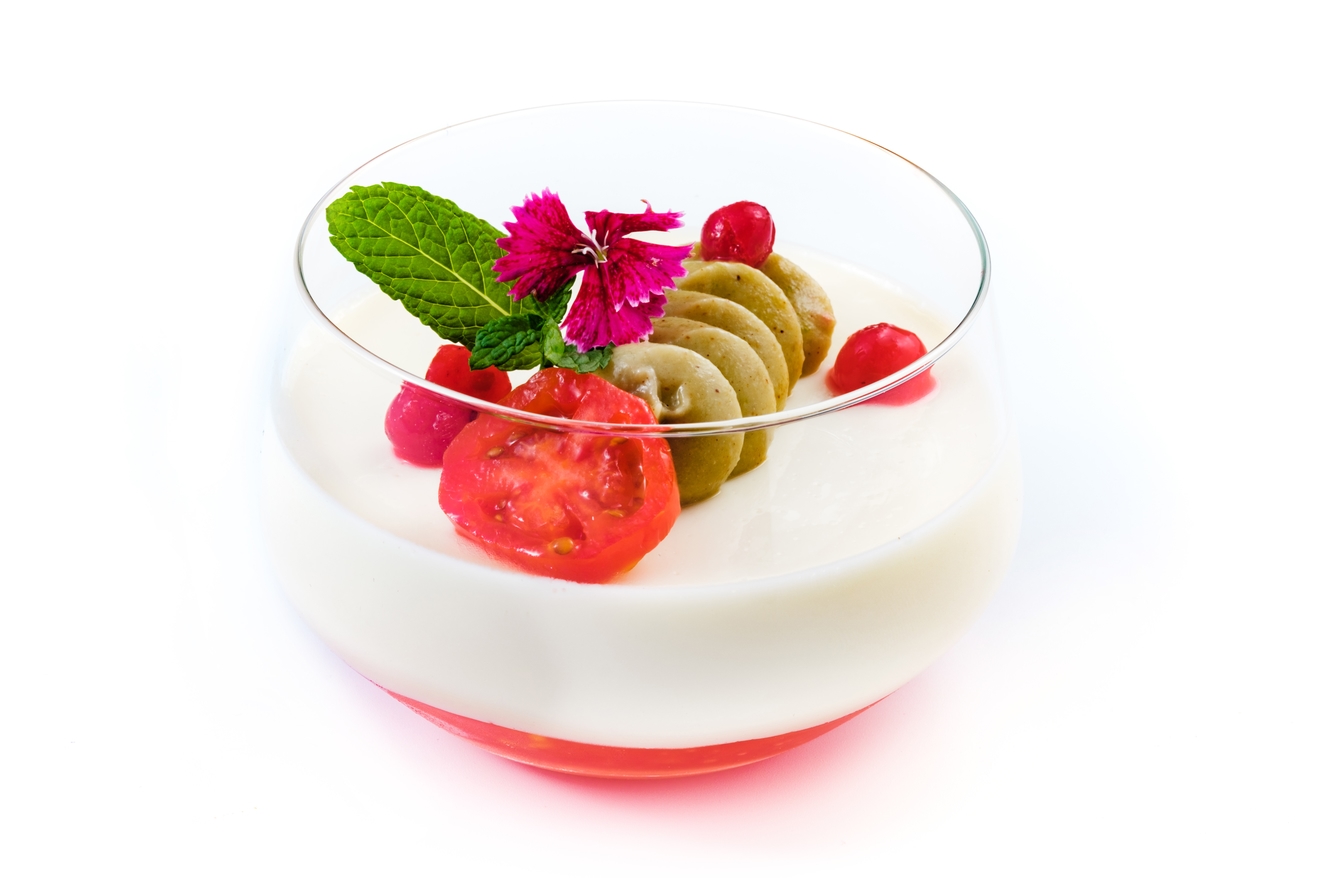 Panna Cotta con crema de aguacate y mermelada de tomate - photo1 | Debic
