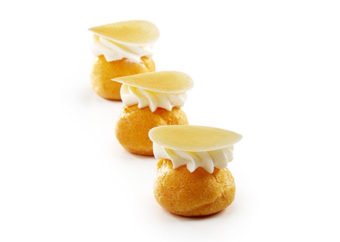 Bignè ricco di burro farcito con crema solo panna alla vaniglia - photo1 | Debic