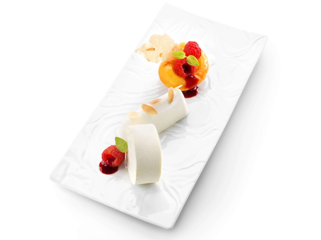 Pêche melba blanc manger met perzik en framboos - photo1 | Debic