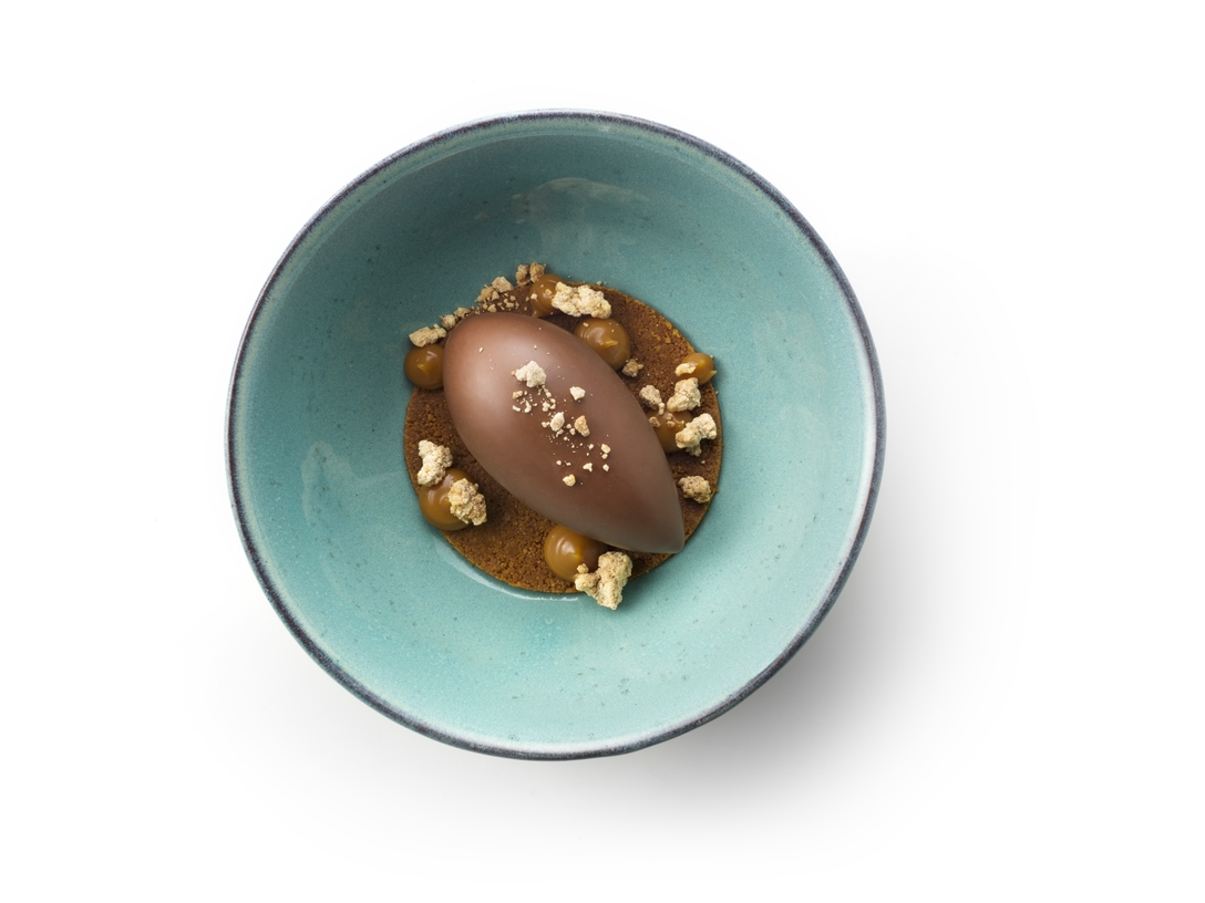 Chocolate mousse quenelle - photo1 | Debic