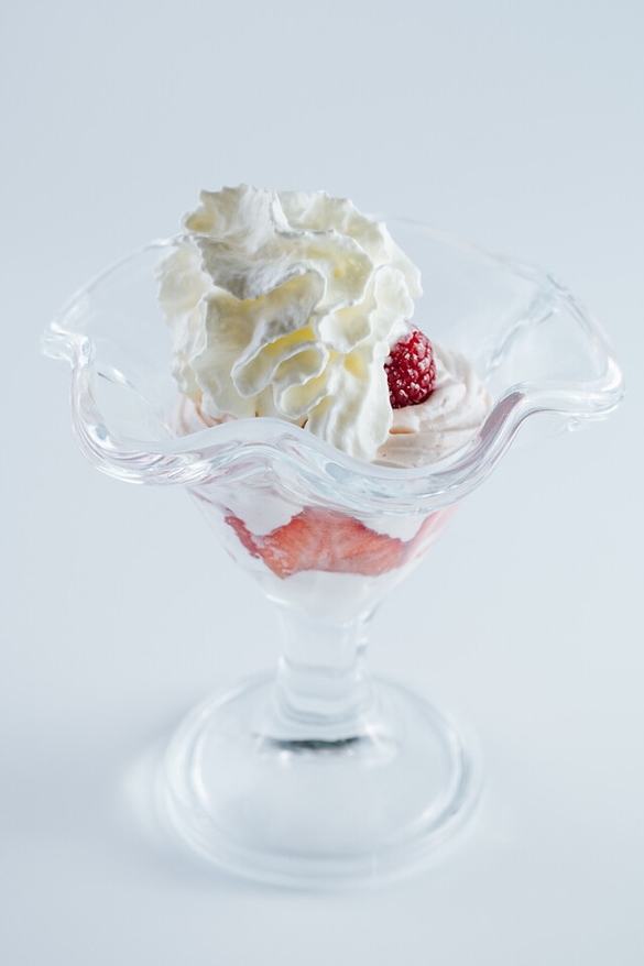 Copa de parfait de frambuesa con nata - photo1 | Debic