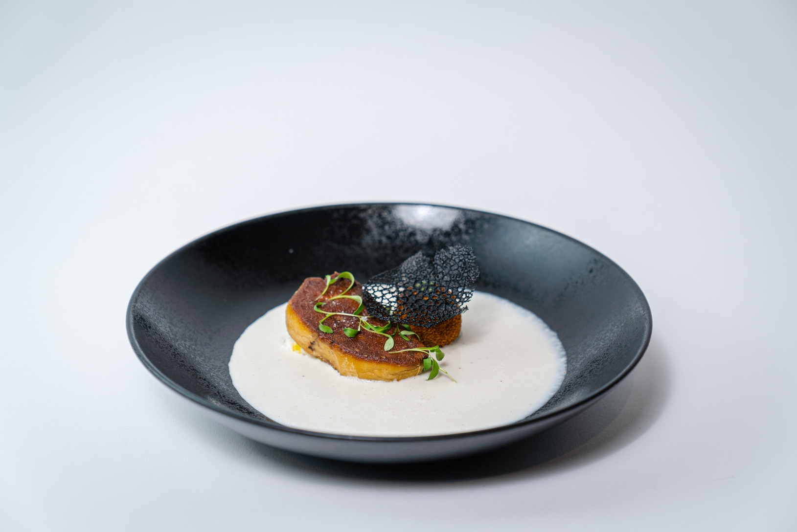 Foie gras poêlé, cromesquis d’escargot, poireaux, velouté d’artichaut - photo1 | Debic