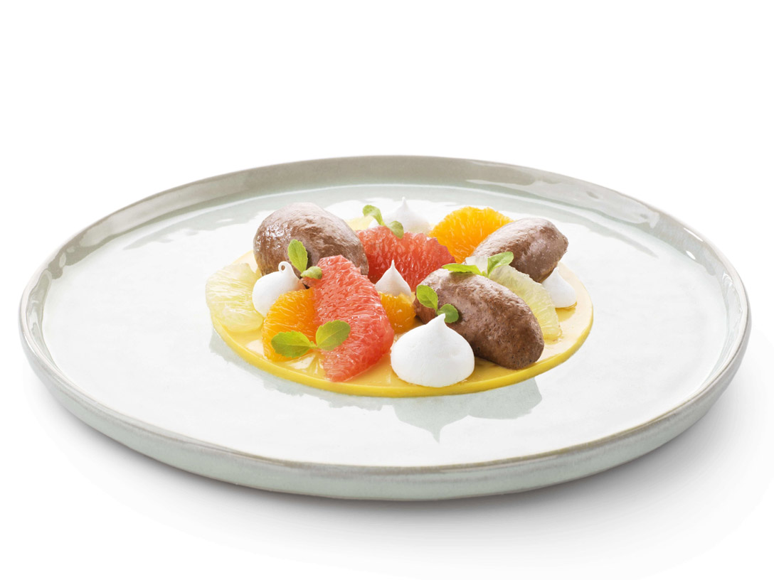 Chocolate mousse on a mango mirror - photo1 | Debic