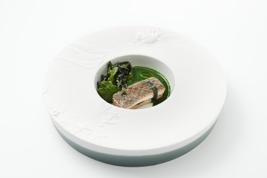 Paling in het groen met ingelegde kalfstong, kruidige shiso en groenwier - photo1 | Debic