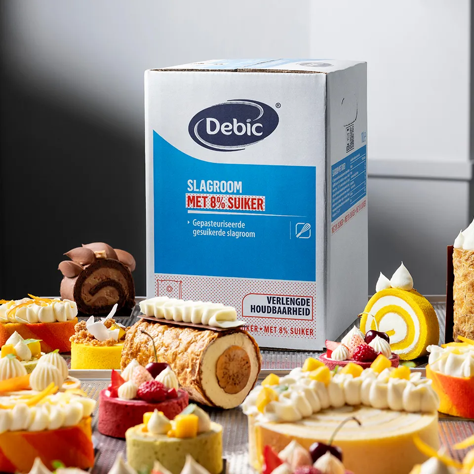 Debic Slagroom met 8% suiker, perfect voor een assortiment Swiss Rolls.