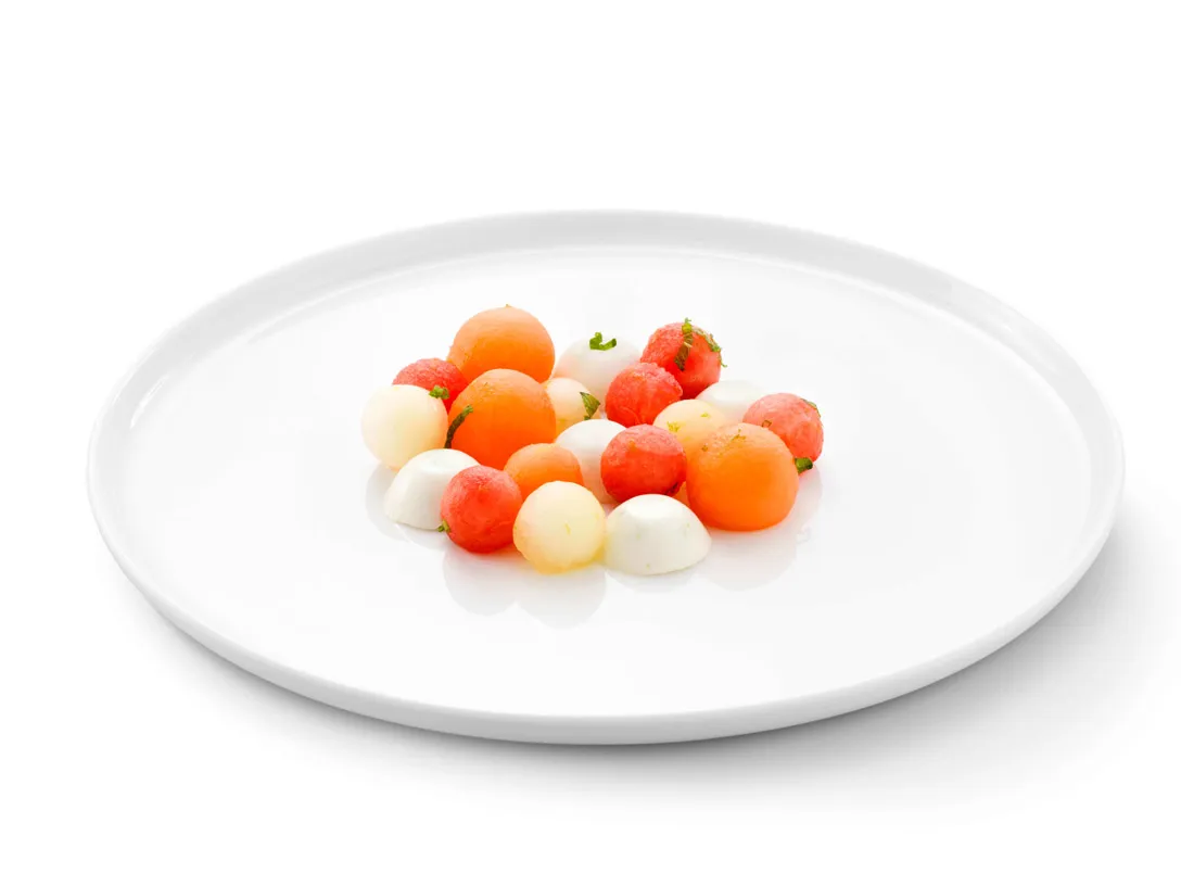 Melón-mojito, perlas de panna cotta a la lima