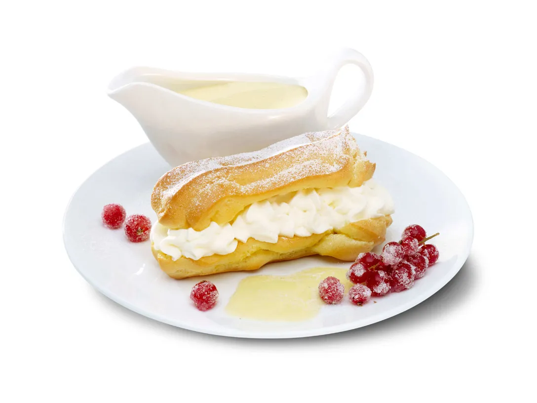 Eclair mit Vanillesauce