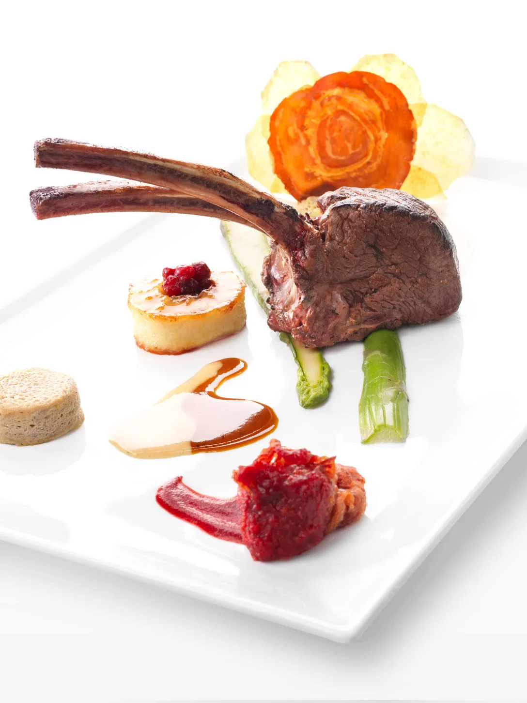 Carré de cerf, panna cotta de betterave rouge, flan de champignons des bois
