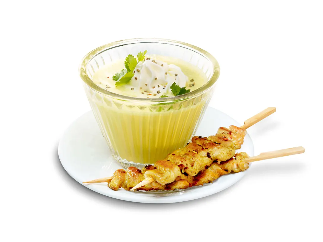 Curryrahmsuppe mit Hähnchenspieß