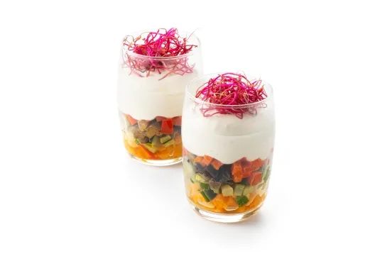 Hummusmousse met mediterrane groenten