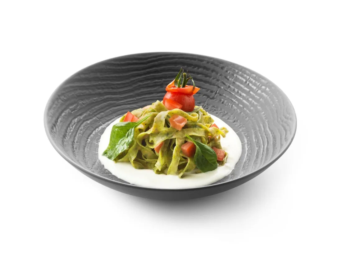 Groene tagliatelle met tomaat