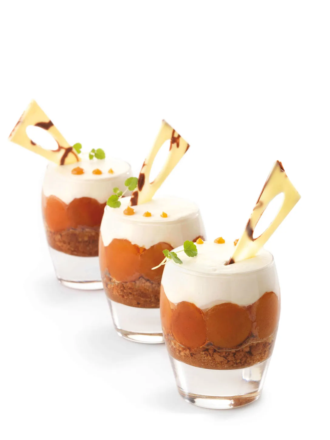 A Recipe for Tiramisù with amaretti biscuits, almond liqueur and apricots | Debic