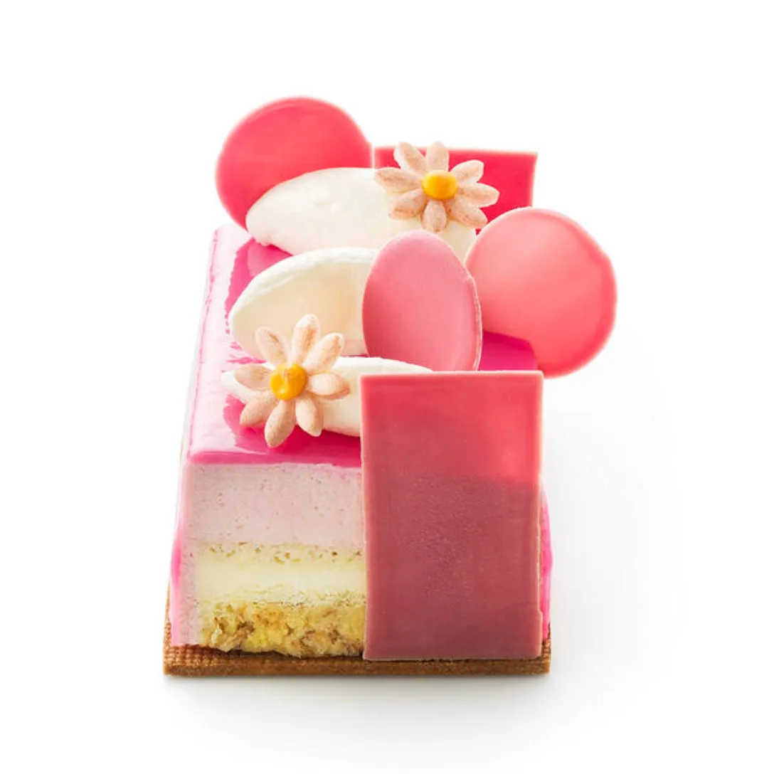 Erdbeer-Vanille-Entremet (Technik: quenelle)