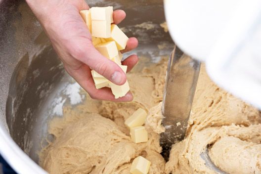 Butter einarbeiten - technique | Debic