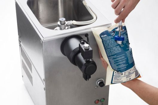 Ubijanie śmietanki w maszynie step1