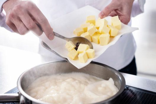 Monter une sauce - technique | Debic