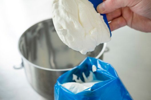 Decorazioni con panna montata step2