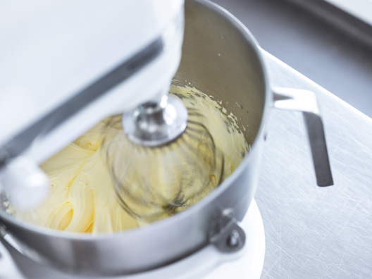 Crème au beurre à base de jaunes d'oeufs - technique | Debic