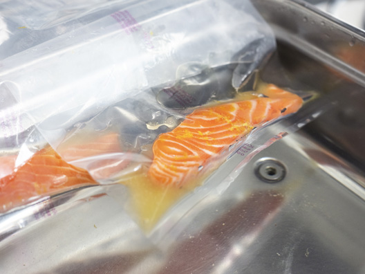 Cómo cocinar pescado envasado al vacío?