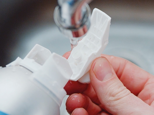 Dairy Cream - How to use the Debic spray can? step4