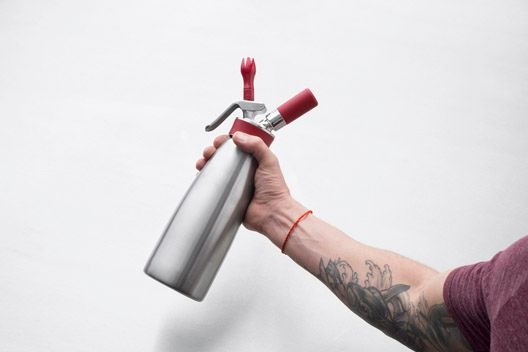 Šlehání smetany pomocí sifonu step3