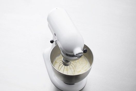 Šlehání smetany pomocí šlehače step2