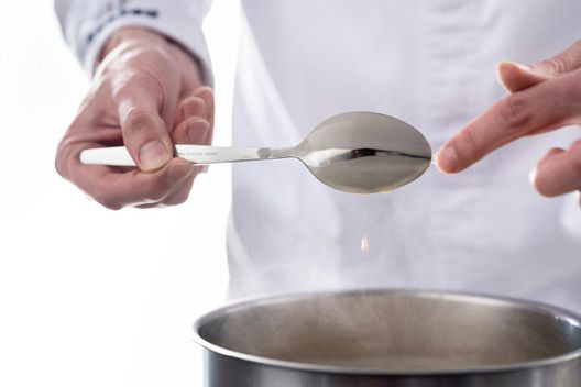 Zahuštění omáčky máslem step4